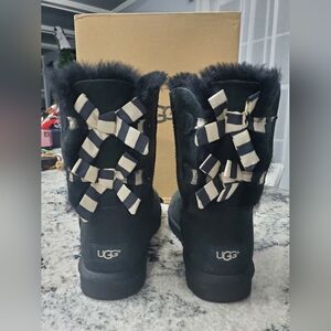 UGG Bailey Bow Black Ankle Boots with Fur Trim - 8
